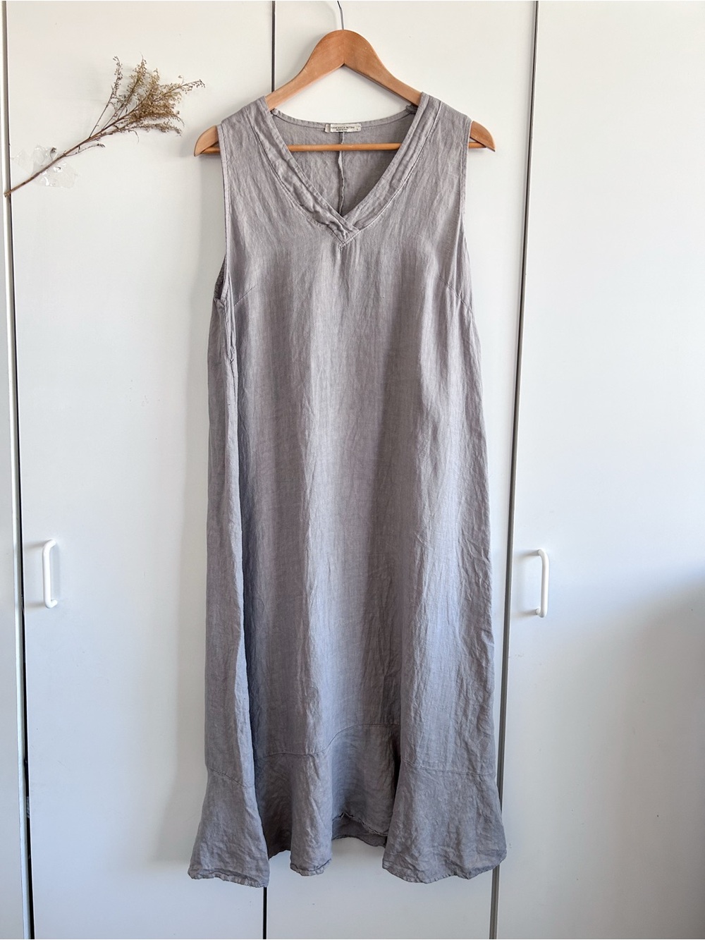 Francesca Bettini Sleeveless V-Neck Linen Midi Dress in Light Gray • Sz Large